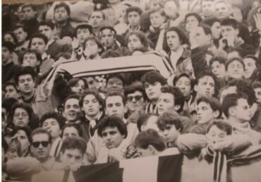 Compagni di vacanza più che viaggio, qui allo stadio del Cesena, nella curva mare