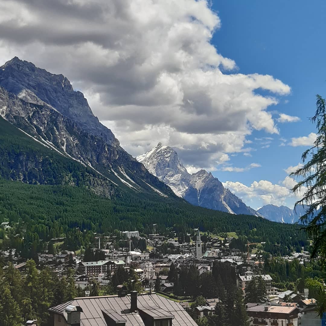 Dolomiti d’estate, l’alpinista svizzera