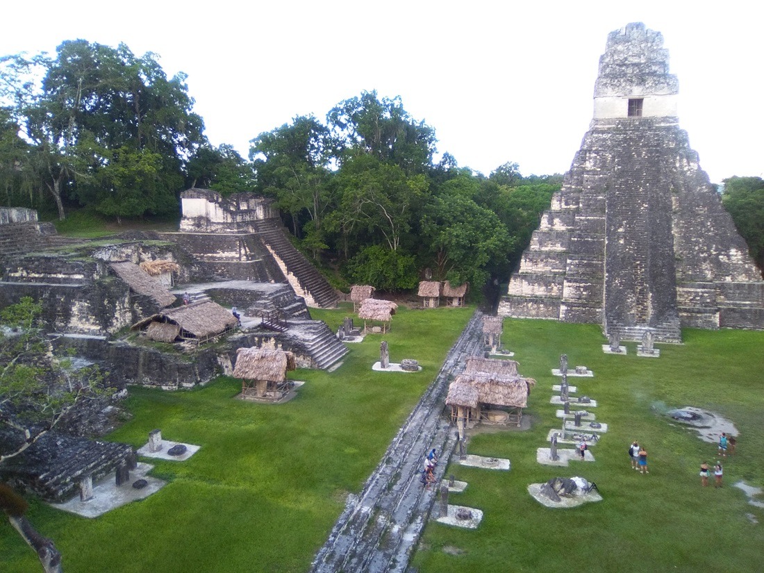 Il massimo per visitare un sito Maya è Tikal in Guatemala; qui la parte centrale coi templi principali