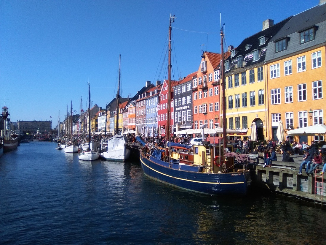 Il coloratissimo lungo canale, imperdibile se si vuole visitare Copenaghen